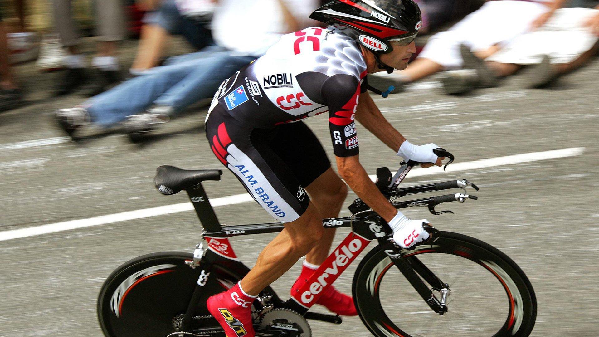 雷迪克季后赛布阵引热议，仅用5人打满半场，创联盟近30年罕见纪录！